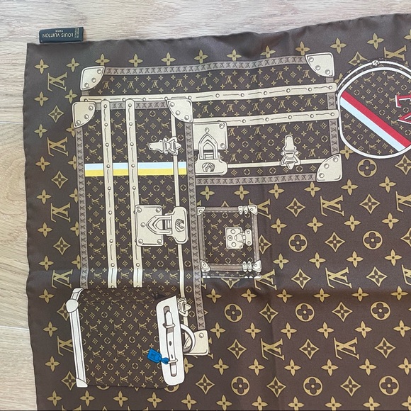 Louis Vuitton Monogram Brown Trunks Silk Square Scarf new without tags! - Picture 13 of 15